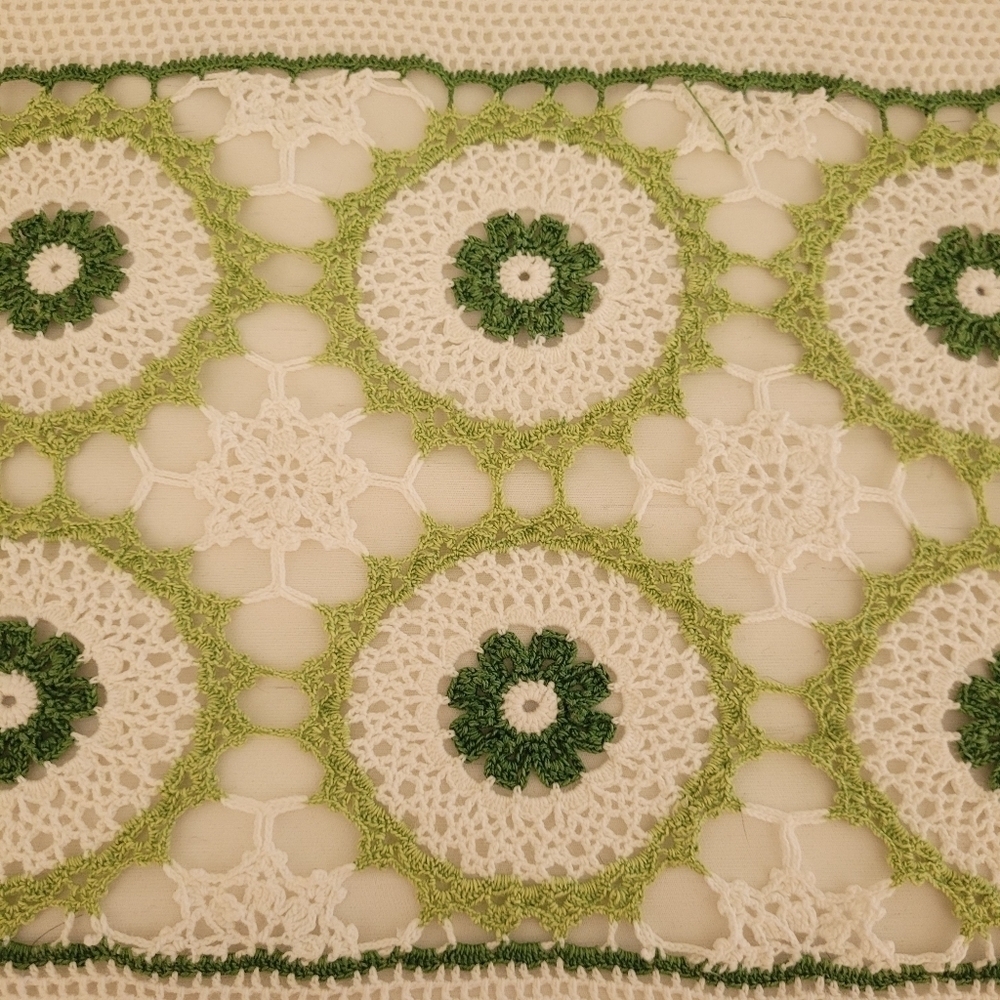 Vintage Green and White Crocheted King Size Coverlet - Picture 5 of 5